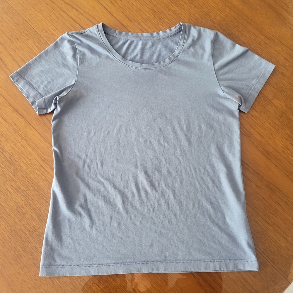 UNIQLO Light Blue Airism T-Shirt *slight discoloration*